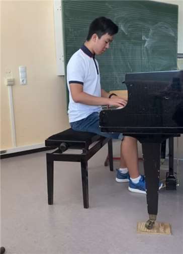 In einer erstklassigen Komposition interpretierte Tien-Son Nguyen die Hymne neu.Foto: privat