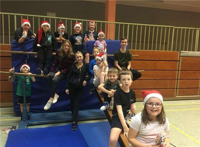 In einer etwas anderen Sportstunde jagten die Kinder des TV Niederbieber dem Weihnachtsmann hinterher. Foto: privat
