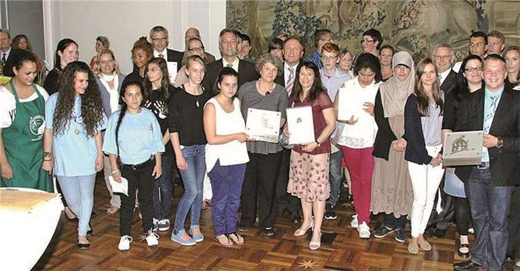 In einer feierlichen Veranstaltung wurden sechs Schulen aus Bonn und dem Rhein-Sieg-Kreis ausgezeichnet. privat