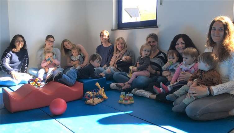In einer gemütlichen Runde können sich Eltern austauschen und mit den Kindern spielen.Foto: privat