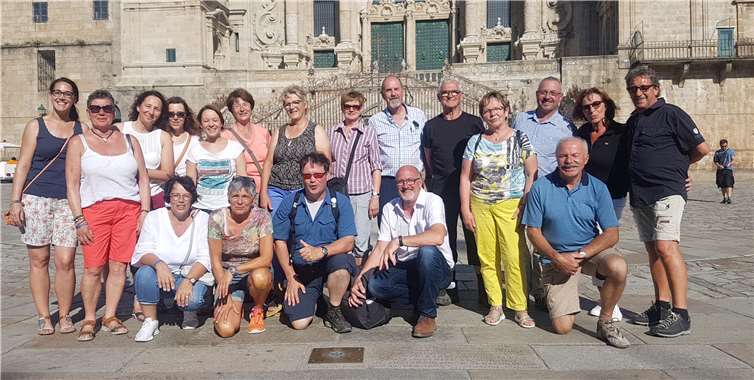 In einer großen Gruppe machten sich die Pilger auf den Weg nach Spanien. Foto: privat