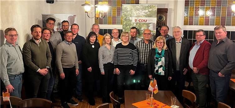 In einer gut besuchten und anregenden Aufstellungsversammlung am Dienstag, 16.01. 2024 im Gasthaus zur Linde haben die Mitglieder der CDU Kruft ihren Bürgermeisterkandidaten und die 20 Kandidaten des Wahlvorschlags für die Kommunalwahl gekürt. Foto: Markus Stenz