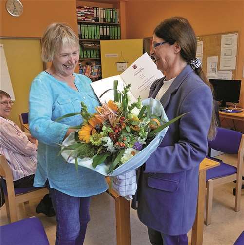In einer kleinen Feierstunde dankte Konrektorin Anne Sattler der Jubilarin für ihre bisher geleistete Arbeit.privat