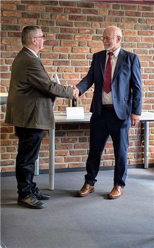 In einer kleinen Feierstunde würdigte Landrat Dr. Alexander Saftig Klaus Endris.  Foto: privat