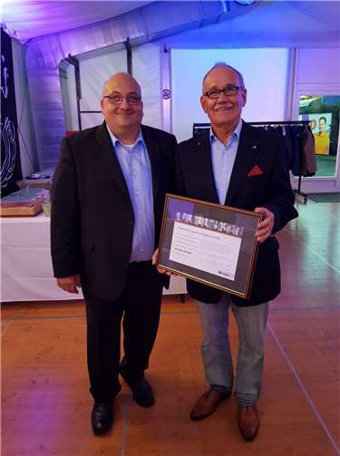 In einer kleinen Feierstunde wurde Hajo Reif für 25 Jahre CDU-Mitgliedschaft geehrt.Foto: privat