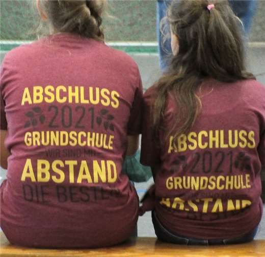 In einer kleinen Feierstunde wurden die acht SchulabgängerInnen verabschiedet. Foto: privat