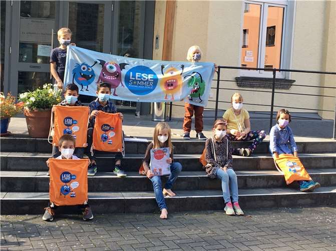 In einer kleinen Feierstunde wurden die ersten und zweiten Sieger der jeweiligen Klassenstufen geehrt.Foto:Evangelische Öffentliche Bücherei Remagen