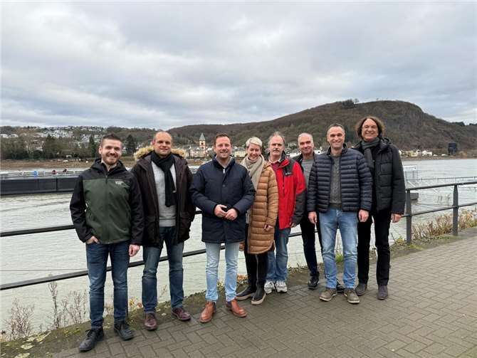 In einer kleinen Feierstunde zum Jahresende hat die Stadt Remagen das 25-jährige Dienstjubiläum von vier langjährigen Mitarbeitenden gewürdigt.  Foto: Svenja Markovic - Stadt Remagen