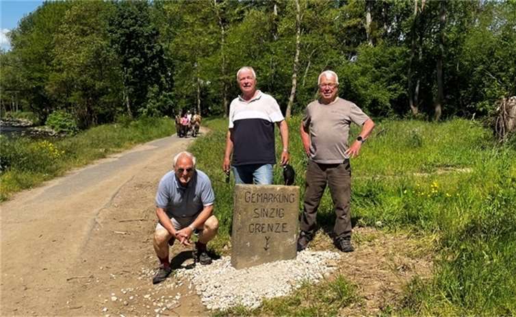 In einer privaten Initiative wurde der Grenzstein wieder aufgestellt.Foto: pirvat