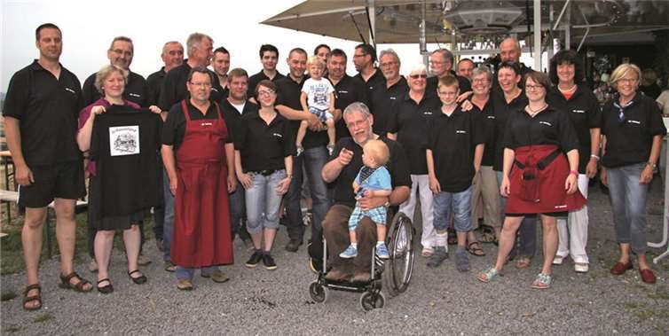 In einheitlichen Shirts präsentierten sich die Mitglieder des VVV Dedenbach beim diesjährigen Hüttenfest. WK