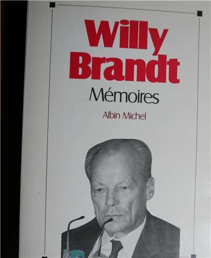 In elf Sprachen übersetzt: die Erinnerungen von Willy Brandt.Foto: privat