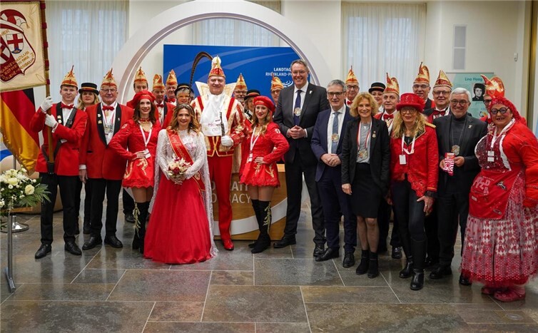 In feierlichem Rahmen wurden Ministerpräsident Alexander Schweitzer, Landtagspräsident Hendrik Hering sowie der Koblenzer Abgeordnete Roger Lewentz mit dem Tollitäten-Orden ausgezeichnet.