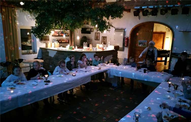 In festlichem Ambiente lösten die Kinder den mysteriösen Fall. privat