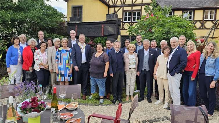 In festlichem Rahmen hat der Rotary Club den jährlichen Präsidentenwechsel vollzogen.  Foto: Peter Wirtz