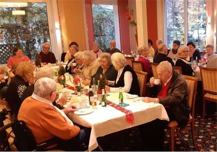 In festlicher Atmosphäre stimmten sich die zahlreich erschienenen Gäste auf die Weihnachtszeit ein. Foto: CDU Bad Breisig