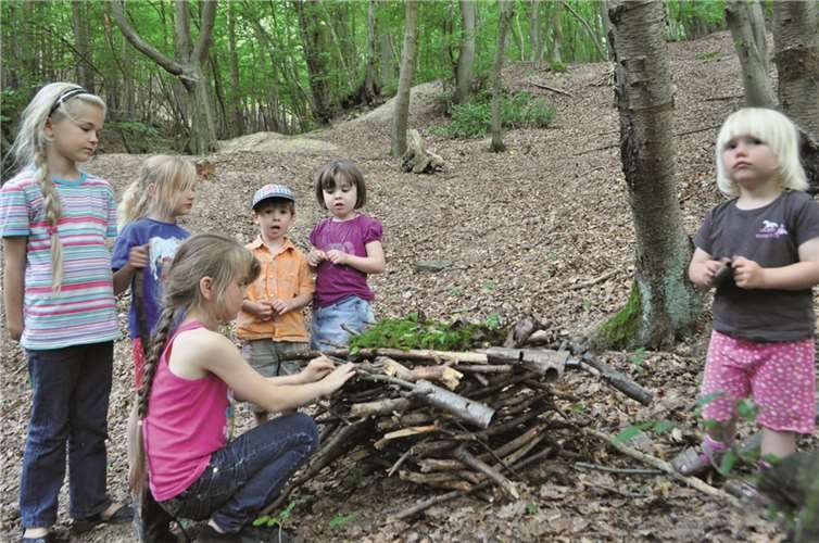 In freier Natur können die Kinder ihrem Forscherdrang freien Lauf lassen. privat