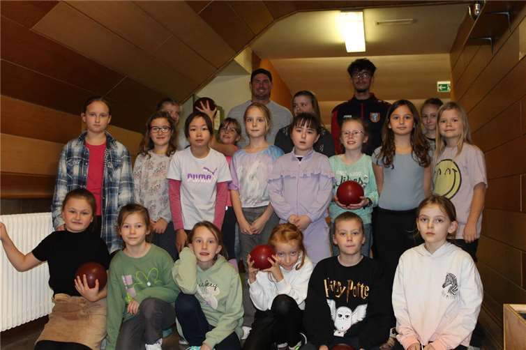 In fröhlicher Atmosphäre standen Spaß und Teambuilding im Vordergrund.  Foto: SV Kripp / Marc Göttlicher