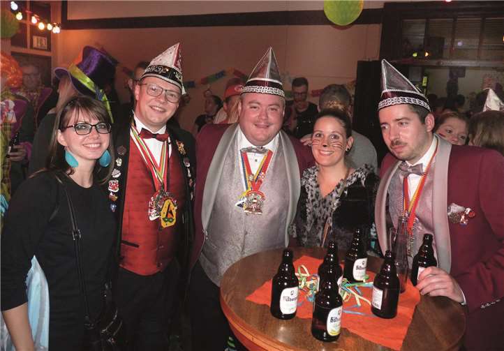 In fröhlicher Eintracht feierten die Elferräte von Obermendig und Niedermendig.