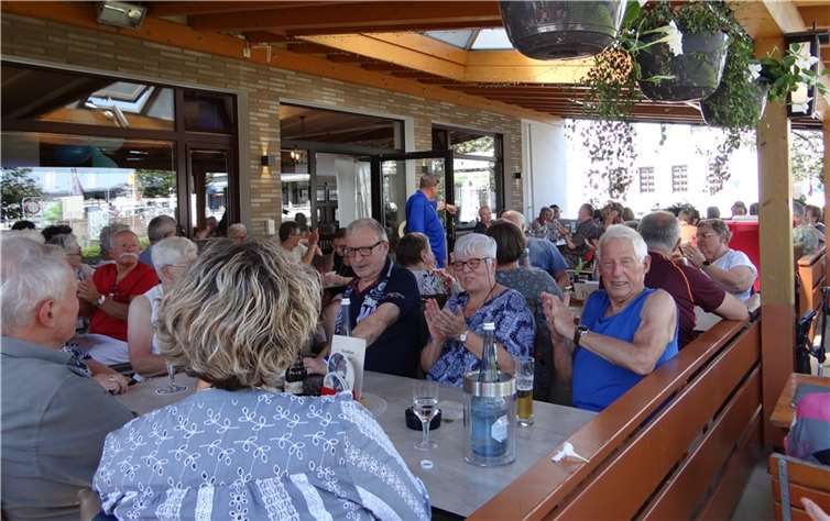 In froher Runde traf sich der VdK Ortsverband Neuwied-Innenstadt zum Grillfest. Foto: privat