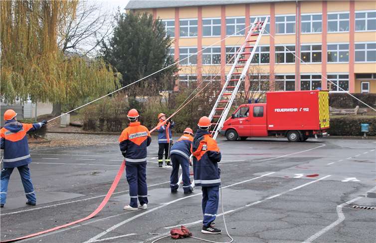 In gemeinsamen Übungen und Gruppenstunden sollen die Jugendlichen an die Aufgaben der Feuerwehren herangeführt werden. Foto: Kreisjugendfeuerwehrwart MYK