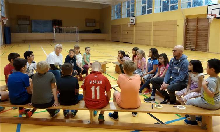 In gemeinsamer Runde lernten die Kinder viel wichtiges über Themen wie Zivilcourage. Privat