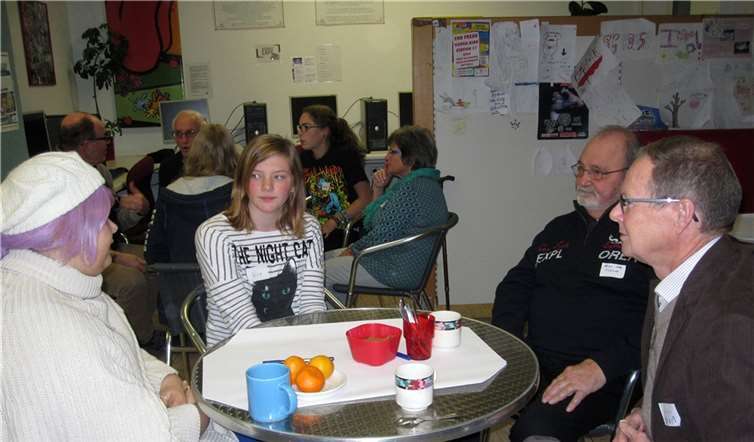 In gemischten Gesprächsrunden traf man sich im Jugendtreff "Big House". privat