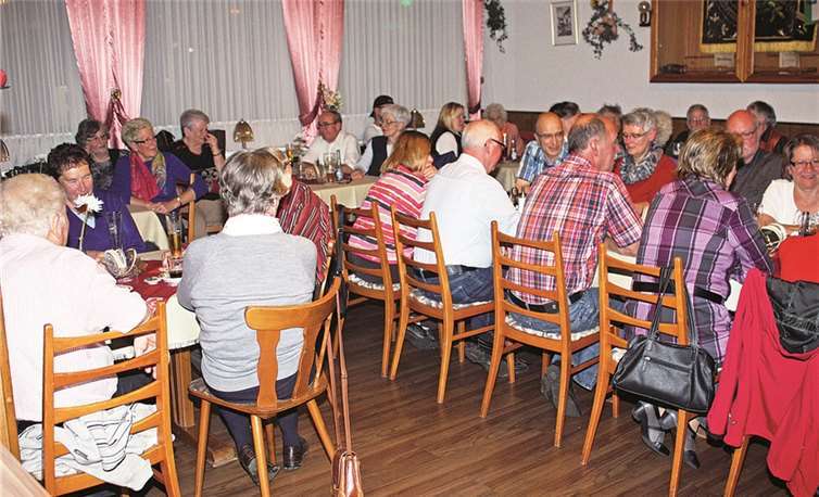 In gemütlicher Atmosphäre blieb genügend Zeit für anregende Gespräche. privat