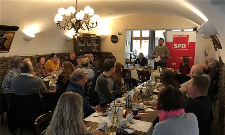 In gemütlicher Atmosphäre fanden Austausch und Diskussionen zum Thema GroKo statt.privat