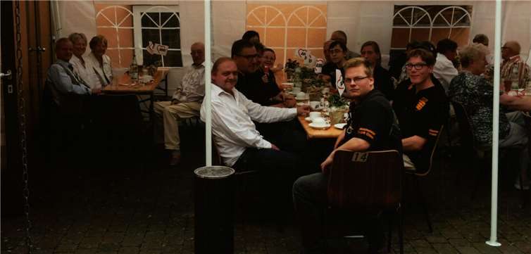 In gemütlicher Atmosphäre und bei netten Gesprächen saß die AWO-Familie zusammen. privat