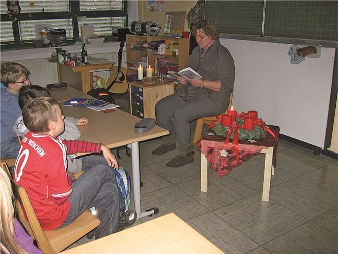 In gemütlicher Atmosphäre wurde den Kindern vorgelesen.privat