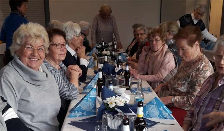 In gemütlicher Atmosphäre wurde gegessen und erzählt. Foto: privat