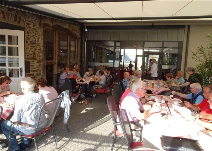 In gemütlicher Runde bei Kaffee und Kuchen endete der Ausflug.