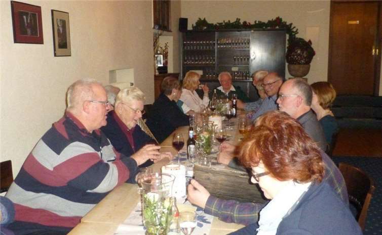 In gemütlicher Runde konnten die Tagesordnungspunkte stressfrei abgearbeitet werden. privat