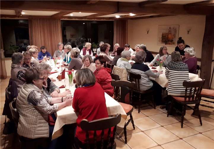 In gemütlicher Runde ließen die Landfrauen die Karnevalszeit ausklingen. privat