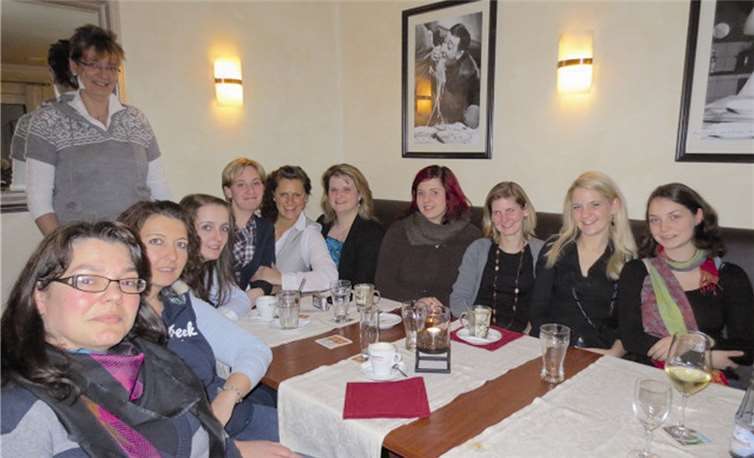 In gemütlicher Runde ließen die Rot-Weißen-Funken die Karnevalssaison 2012/2013 ausklingen. privat