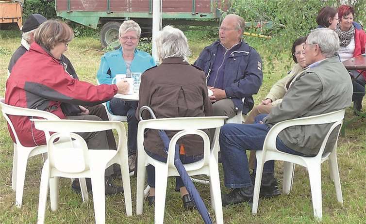 In gemütlicher Runde saß man zusammen.