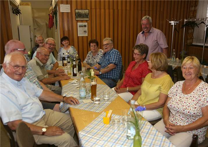 In gemütlicher Runde sassen die Mitglieder zusammen.