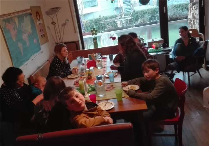 In gemütlicher Runde unter Familie und Freunde. Privat