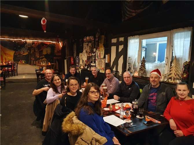 In gemütlicher weihnachtlicher Atmosphäre konnten sich die Badmintonspielerinnen und –spieler besser kennenlernen. Foto: privat