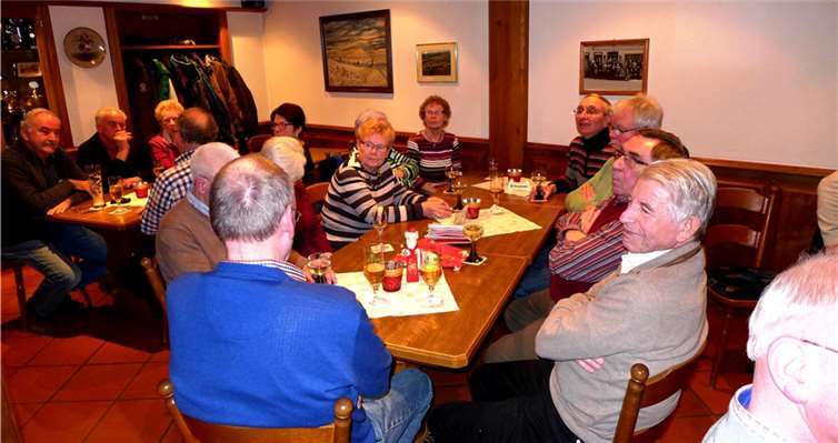 In geselliger Runde im Gasthaus Klein.