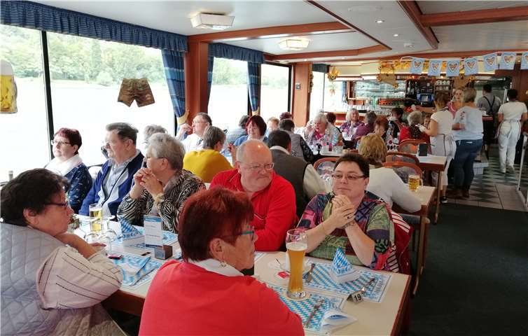 In geselliger Runde sassen die Mitglieder zusammen. Foto: privat