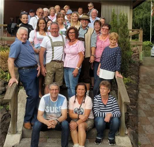 In geselliger Runde verbrachte die Fischgassennachbarschaft ihr erstes Oktoberfest gemeinsam.