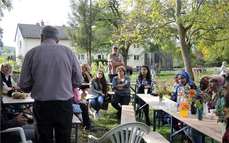 In geselliger Runde wurde Erntedank gefeiert.