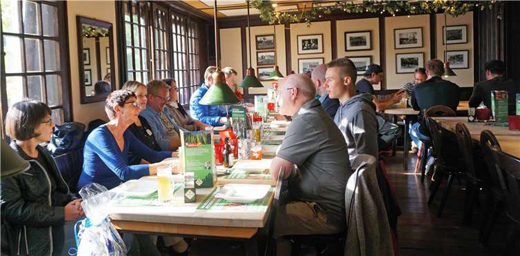 In geselliger Runde wurde genetzwerkt.