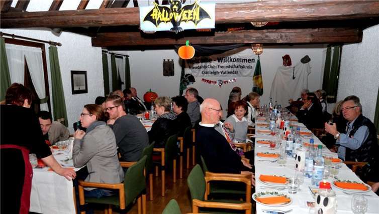 In gespannter Erwartung.