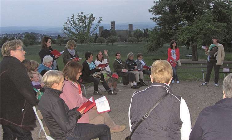 In großer Gruppe fanden gesellige und hilfreiche Gespräche statt.privat