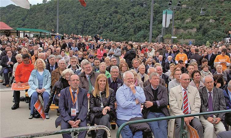In großer Zahl waren CDU-Anhänger und politisch Interessierte ans Deutsche Eck gekommen.