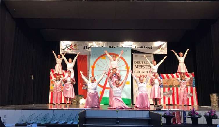 In heimischer Halle erbrachten die Jungs und Mädels ihre wohl beste Leistung der Turniersaison.  privat