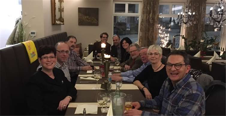 In heiterer Runde beging die FDP Maifeld ihr Weihnachtsessen. privat