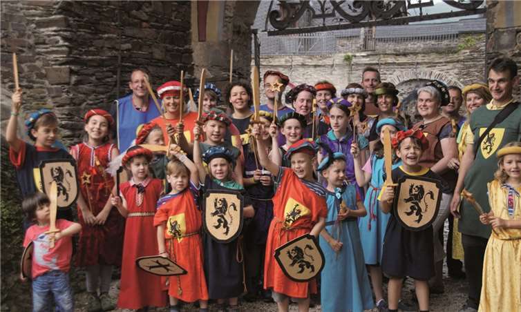 In „historischen“ Kostümen ging die Gruppe auf Entdeckungstour.  Privat